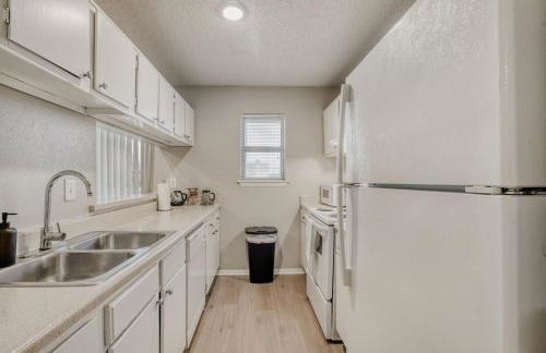 Urban Chic Getaway 2B - Sleeps 6 - Pool Prkg, WD - Foto 27