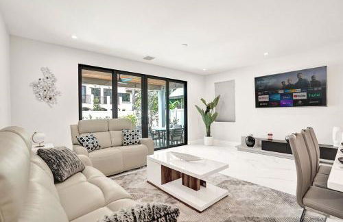 4BR w htd Pool Walk to Las Olas 5mins to Beach - Foto 3