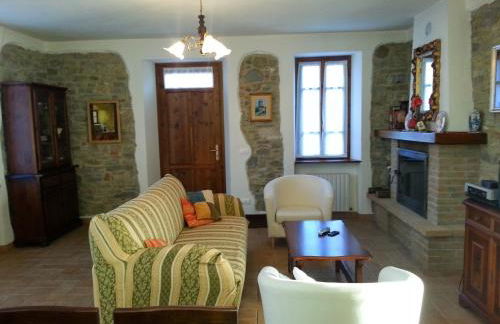 Refurbished 3 Bedroom Farmhouse in Emilia - Photo 71