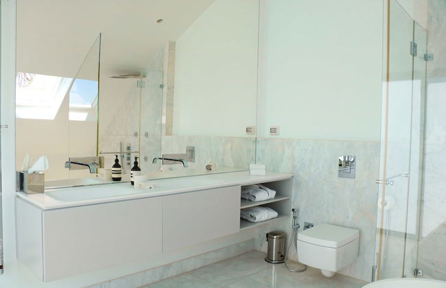 Luxurious Coastal Villa with Pool - Foto 75