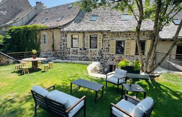 À l'Ombre du Clocher - Photo 1