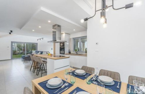 Villa Aurelia near Labin for 9 persons with heated 60 m2 pool, wellness & kids playground - Foto 12