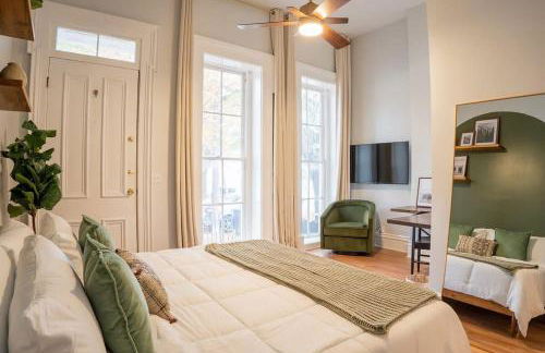 Remodeled Modern Home - private backyard & games! - Foto 18