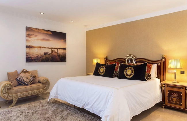 Modern Versace-themed Villa - Foto 3