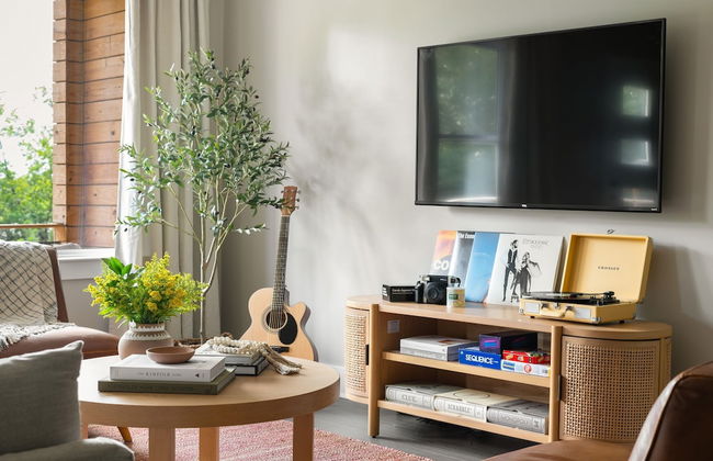 Mccreery by Avantstay Stylish Spacious Nashville Flat w Modern Design - Photo 9