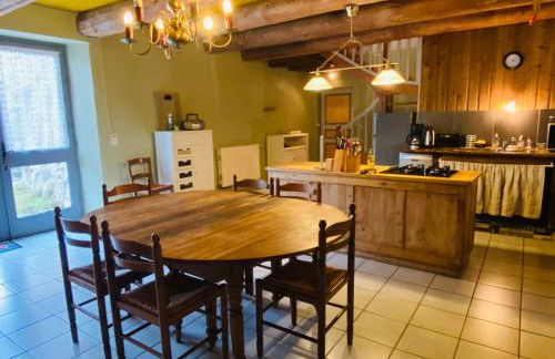 Gîte 4 étoiles au cœur de l’Auvergne avec terrasse, jardin clos et équipements pour enfants - FR-1-582-476 - Foto 6