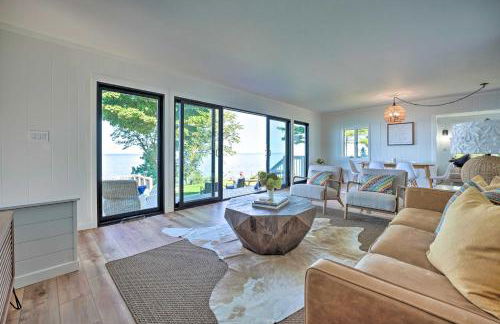 Modern Lake Michigan Home with 3 Lakefront Decks! - Foto 5