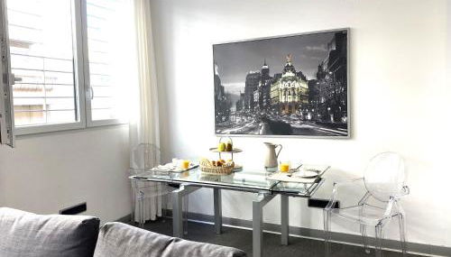 Impecable, nuevo, cómodo, frente al metro Colombia - Photo 4