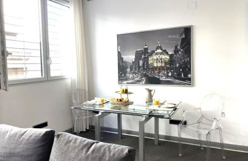 Impecable, nuevo, cómodo, frente al metro Colombia - Photo 4