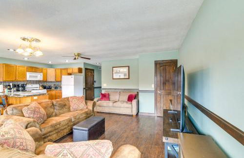 Riverfront Cabin Near Dtwn Pella with Game Room! - Foto 5