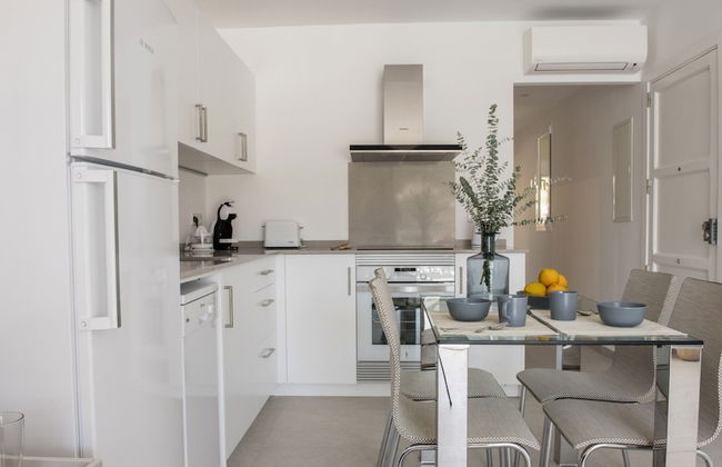 Bright Apartment Near Mountains - Photo 11