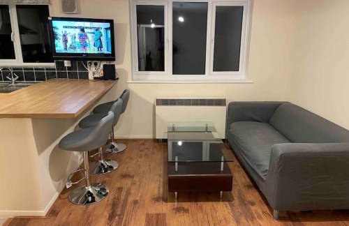 Self contained 1 bed flat next with free parking, adjacent to metro station also direct bus to O2 and Excel via Cable Car - Foto 6