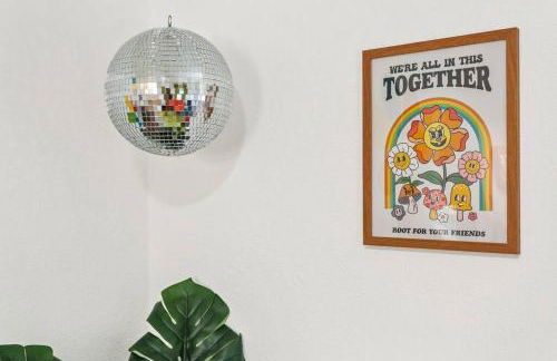 That 70’s Themed Apt Close to Coffee, Food + Shops - Foto 14