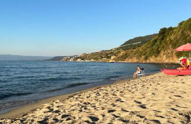 Attico con terrazza sul porticciolo turistico di Vibo Marina - Foto 4