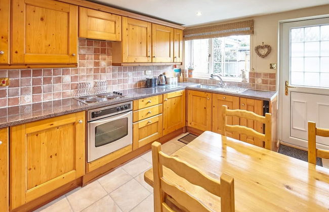 Host Stay Honeysuckle Cottage - Photo 19