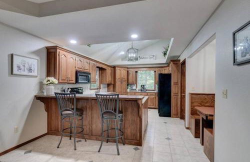 Rural 6 bedroom cabin - With a Hot Tub! - Foto 24