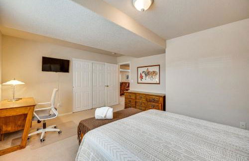 Large Colorado Springs Home with View of Pikes Peak! - Foto 25