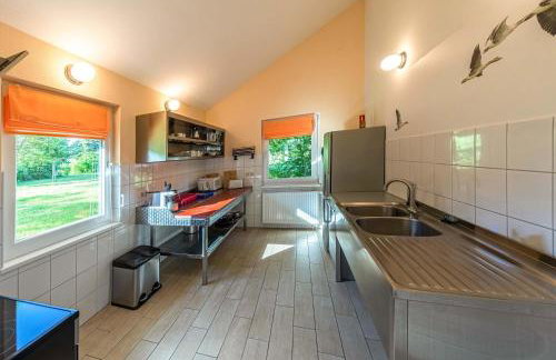 Wildgans - Stilvolles Ferienhaus mit Terrasse, Seeblick & Naturidylle am Loppiner See - Foto 3