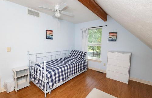 Home STEPS from Oberlin - Foto 15