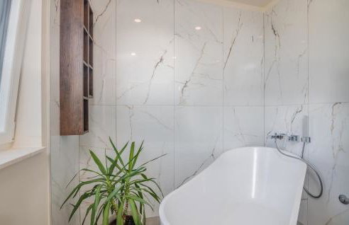 Villa surrounded by nature - Photo 8