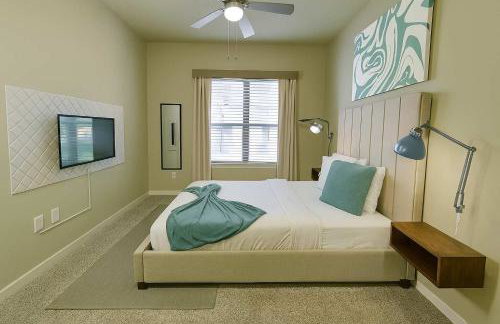 Poolside Comfort 2BR Galleria Stay AND Garage - Foto 10