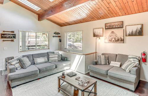 1 Mi to Lake Crestline Cabin with Deck and Gas Grill! - Foto 4