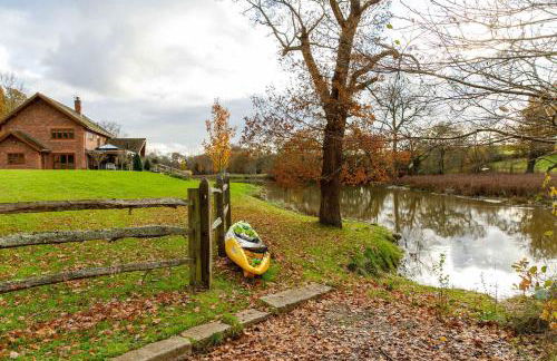 Serene Riverside: 6BR Luxury Retreat in Curdridge - Photo 96