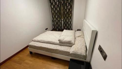 Bonito piso con aparcamiento a pie de la calle . - Foto 2