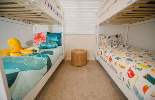 2 private masters, new beds & furniture, sleeps 12 - Photo 23