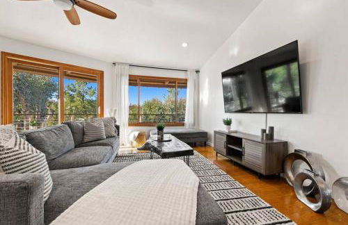 Majestic 5BR Villa with Guesthouse, Pool & Spa - Foto 28