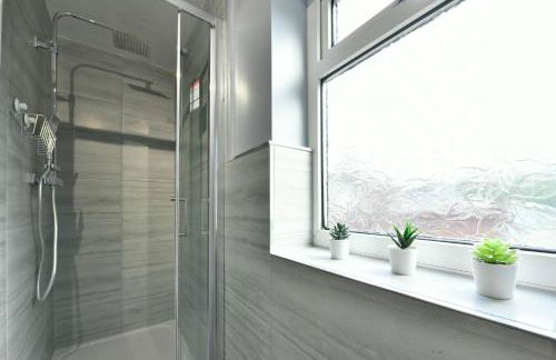 4 Bedroom, 2 bathroom house - Free Parking - Foto 12