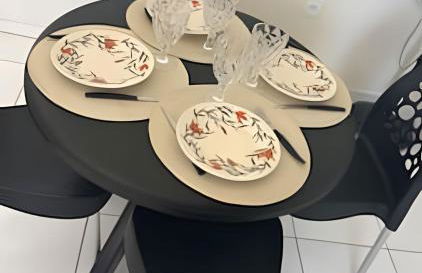 Próx. ao shopping, para 10 pessoas, ar condicionado e garagem APT B - Foto 1