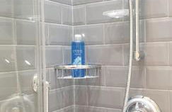 London Luxury 3 bedroom flat, 2 bathrooms, Living Room, free parking, 4 mins to station, garden - Foto 43