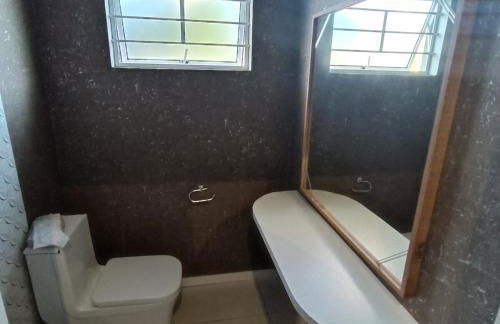 Apartamento térreo aconchegante com estacionamento na porta - Foto 3