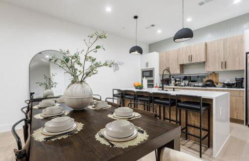 New Modern Dallas Skyline Rooftop Firepit and a Garage - Foto 3