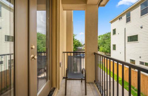 Spacious 3 Bed House near MD Anderson with Free Parking & Wi-Fi - Photo 11