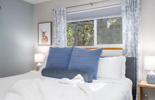 Forest Home with Deck, EV Station, King Beds - Foto 10