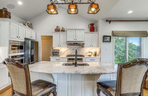 Luxe Home with Panoramic Greers Ferry Lake Views - Photo 7