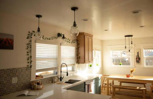 Reno's Biggest Little House - Cozy Home Theatre - Foto 19