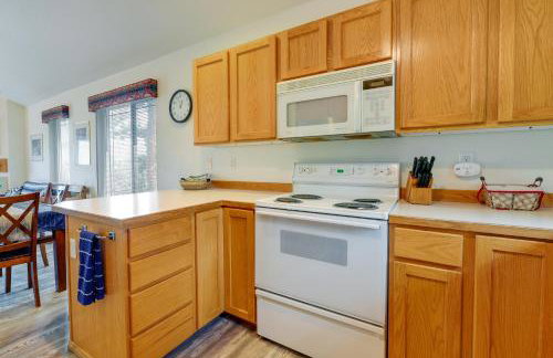 Resort-Style Klamath Falls Home, Golf Course View! - Foto 9