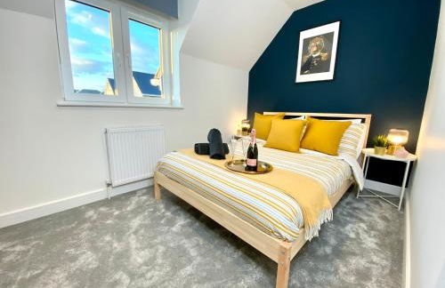 Amazing NEW Large 2 bedroom House - 5 Minutes to the nearest Beach! - Great Location - Garden - Parking - Fast WiFi - Smart TV - Newly decorated - sleeps up to 5! Close to Poole & Bournemouth & Sandbanks - Foto 2