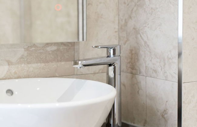 JOIVY Stunning 3 Bed Lodge With Gardens At Gilmerton House - Photo 27