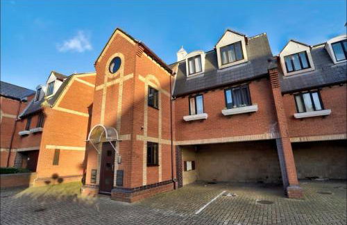 Stylish 1 Bedroom Apartment with Free Parking and Links to London & Essex - Foto 18