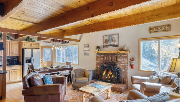 50 Yards to Lake, Boulder Bay Pool Table Lakeside in Bearadise by Avantstay - Foto 3, Interior