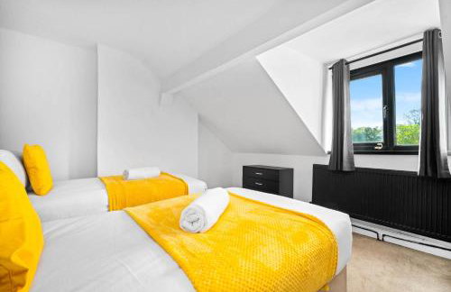 Modern 6-Bedroom Home - Sleeps 12 - Parking - Garden 568P - Foto 75