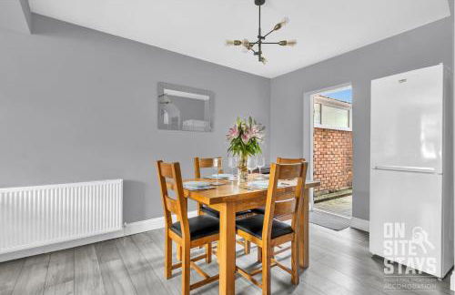 OnSiteStays - Large 3 bedroom, 2 bathroom, driveway, Garden, Sleeps 6 Comfortably - Foto 3