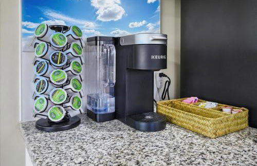 Family Spacious 5BR Retreat w Game Filled Basement Suite - Foto 20