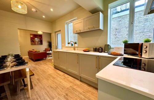 Stunning 4-Bedroom Home - 10 mins to Sandbanks Beach - Photo 17