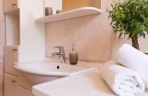 Sea apartment by beach Vine, olive oil tasting, kajaks, grill - Photo 52