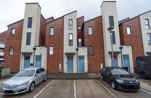 2-Bed Duplex Apartment | Sleeps 6 | Ideal for Contractors, NHS & Tourism Guests - Foto 6